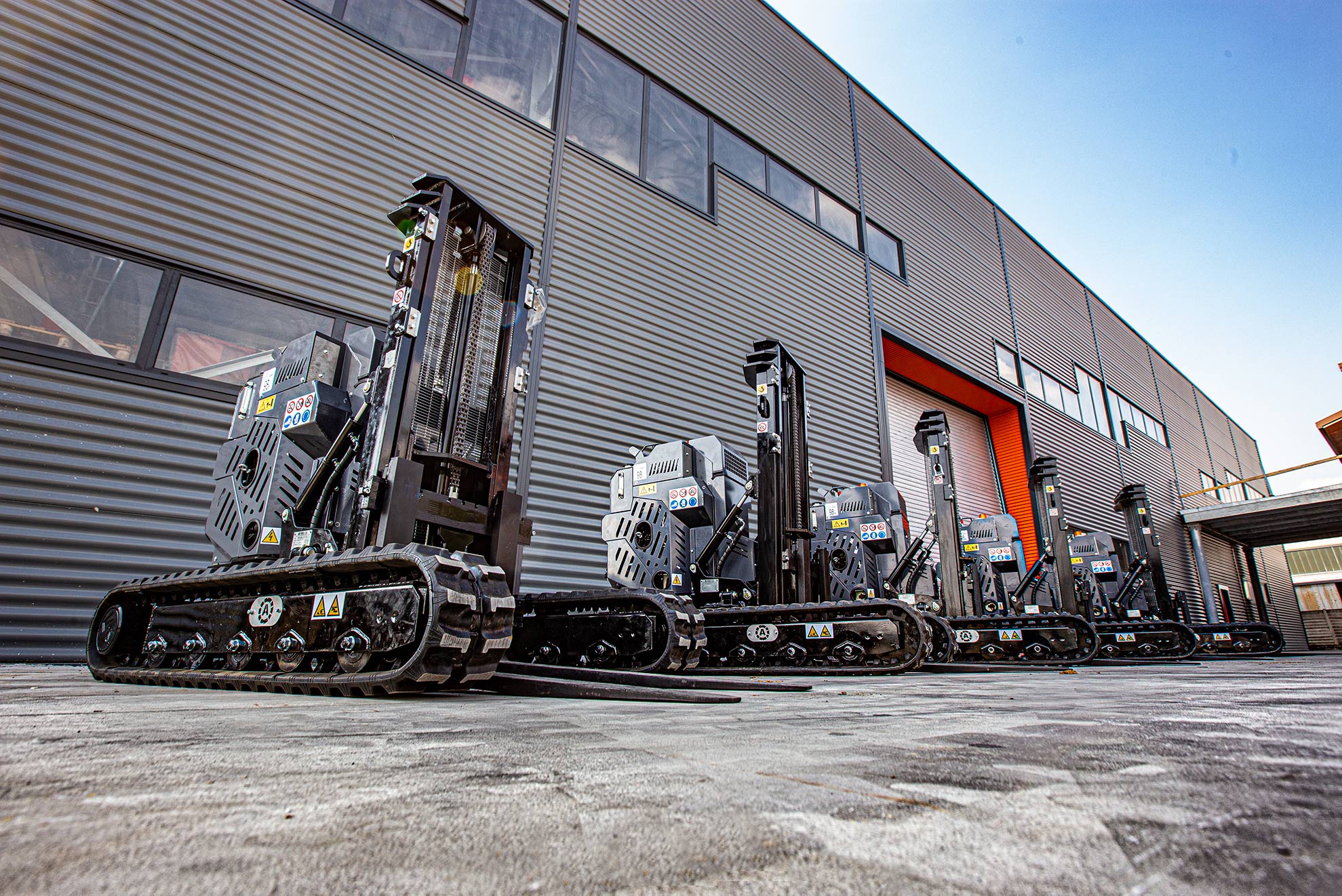 Tracked Machines Production and sale machines with rubber track